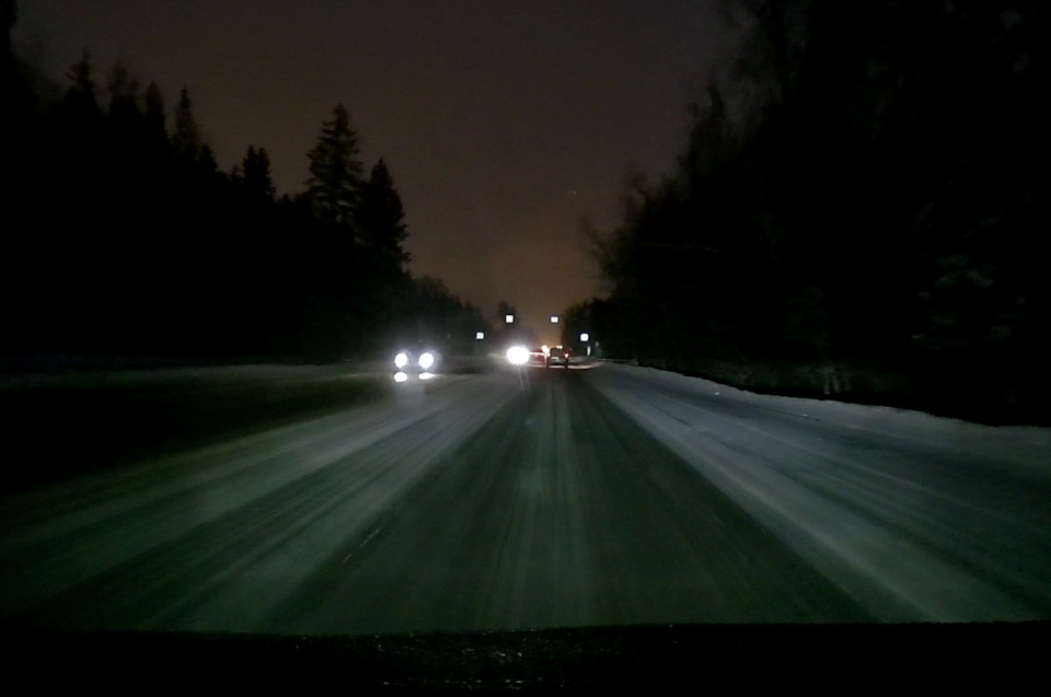 Европейский свет на трассе. Яркие знаки, обочину видно прекрасно, ехать гораздо комфортнее и безопаснее. — Toyota Prius (50)