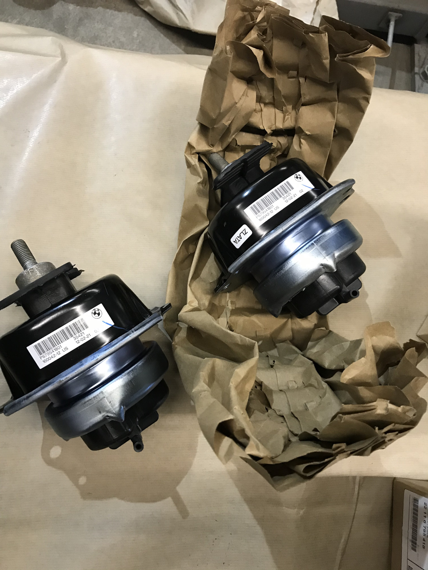 Подушка двигателя бмв е70. Bmw 22 11 6 795 417. заменил подушки двс бмв е70 драйв 2.