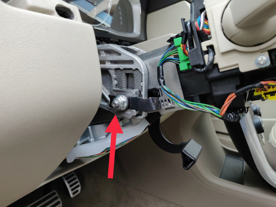 Устранил люфт рулевой колонки — Volvo S80 (2G), 2,5 л, 2012 года ...