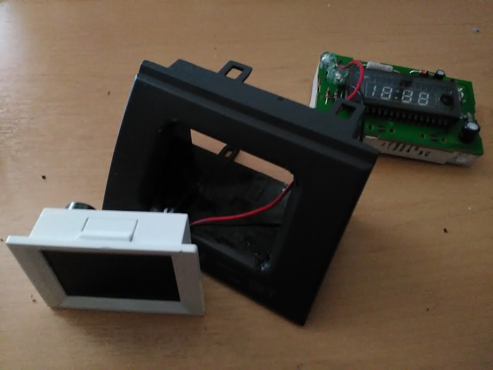 📻 Индикатор напряжения бортовой сети — Mitsubishi Pajero (2G), 3,5 л ...