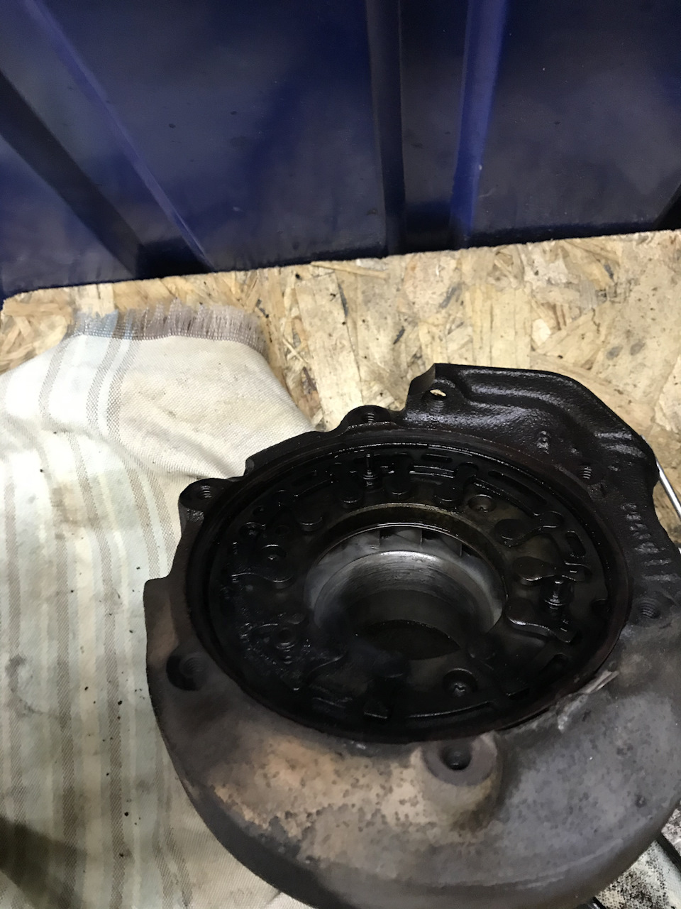 Снятие/установка турбины замена Картриджа чистка геометрии — BMW 3 ...