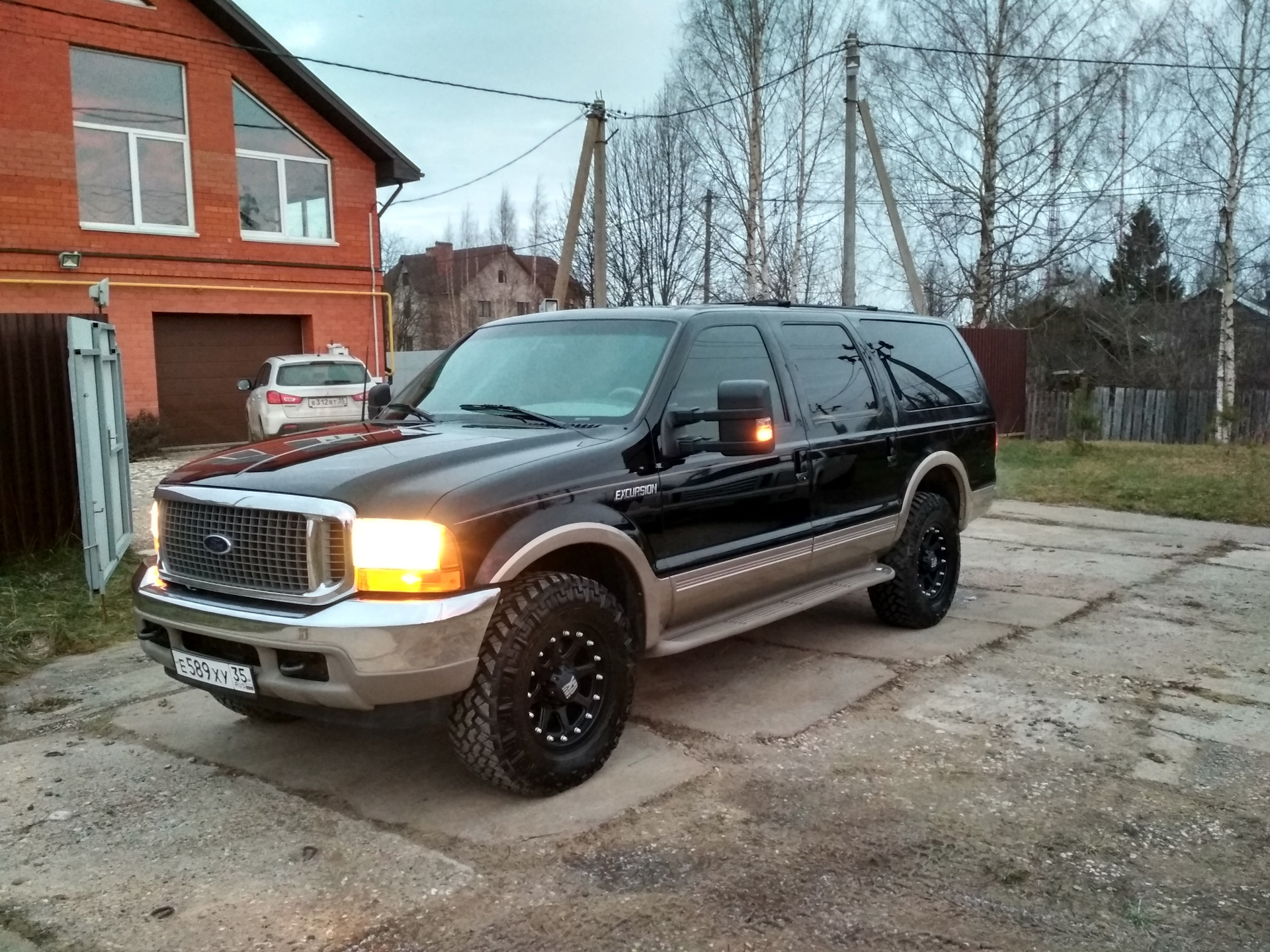 Ford Excursion 2012