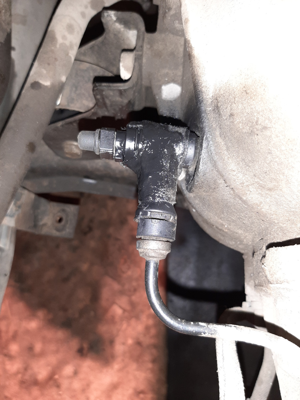 Прокачка гидравлического выжимного подшипника — Dodge Caliber, 1,8 л ...