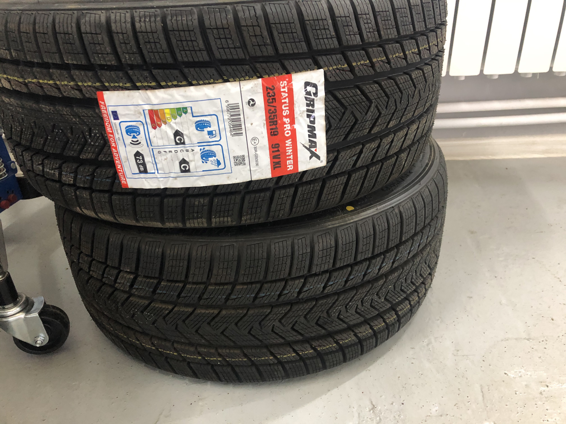 Pirelli ice zero 2 235 50 r19