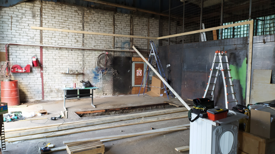 Постройка покрасочной камеры, Покраска бампера, Антиреклама номерных ...