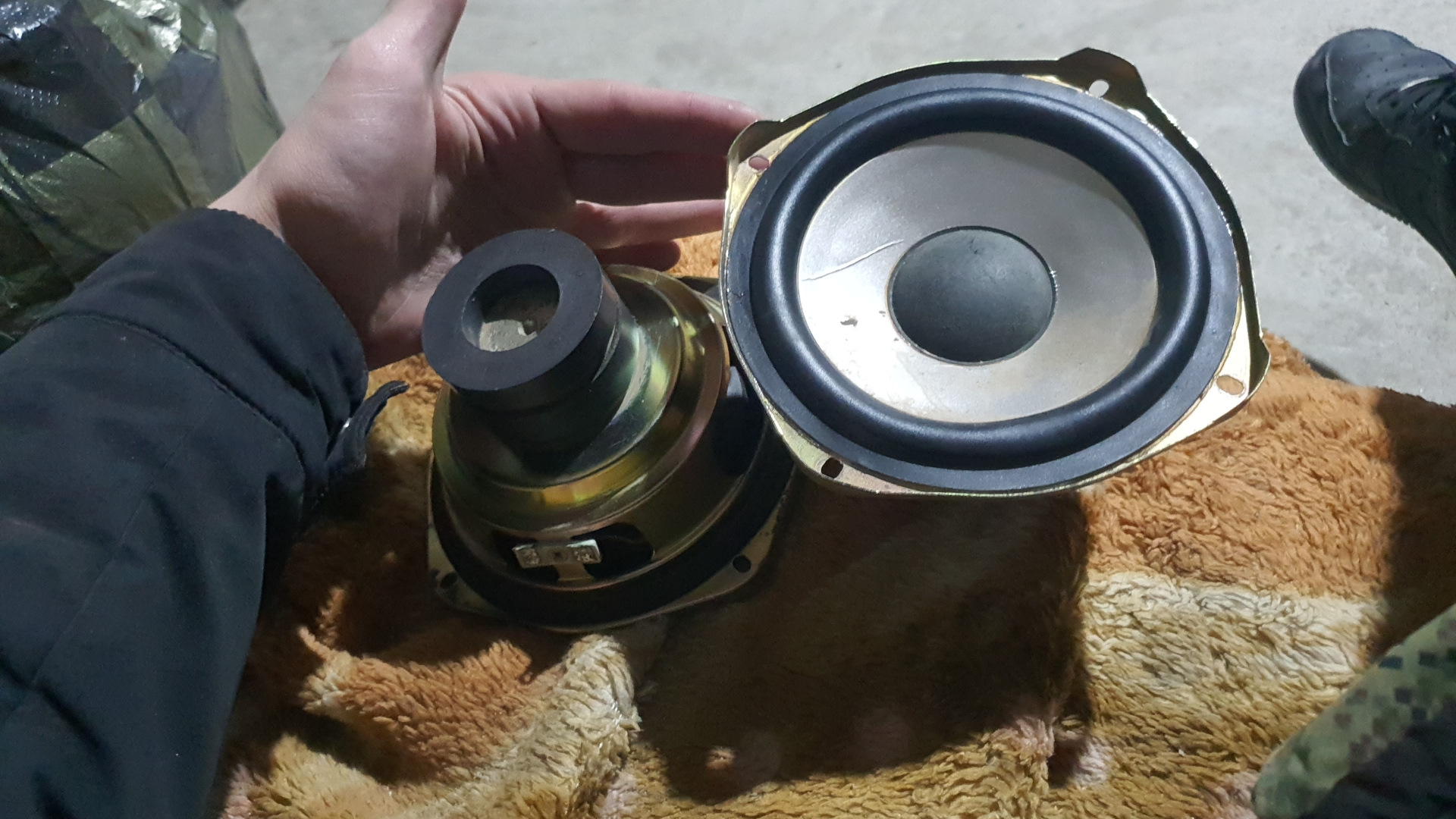 Музыка — Mazda 323 VI, 1,3 л, 1999 года | электроника | DRIVE2