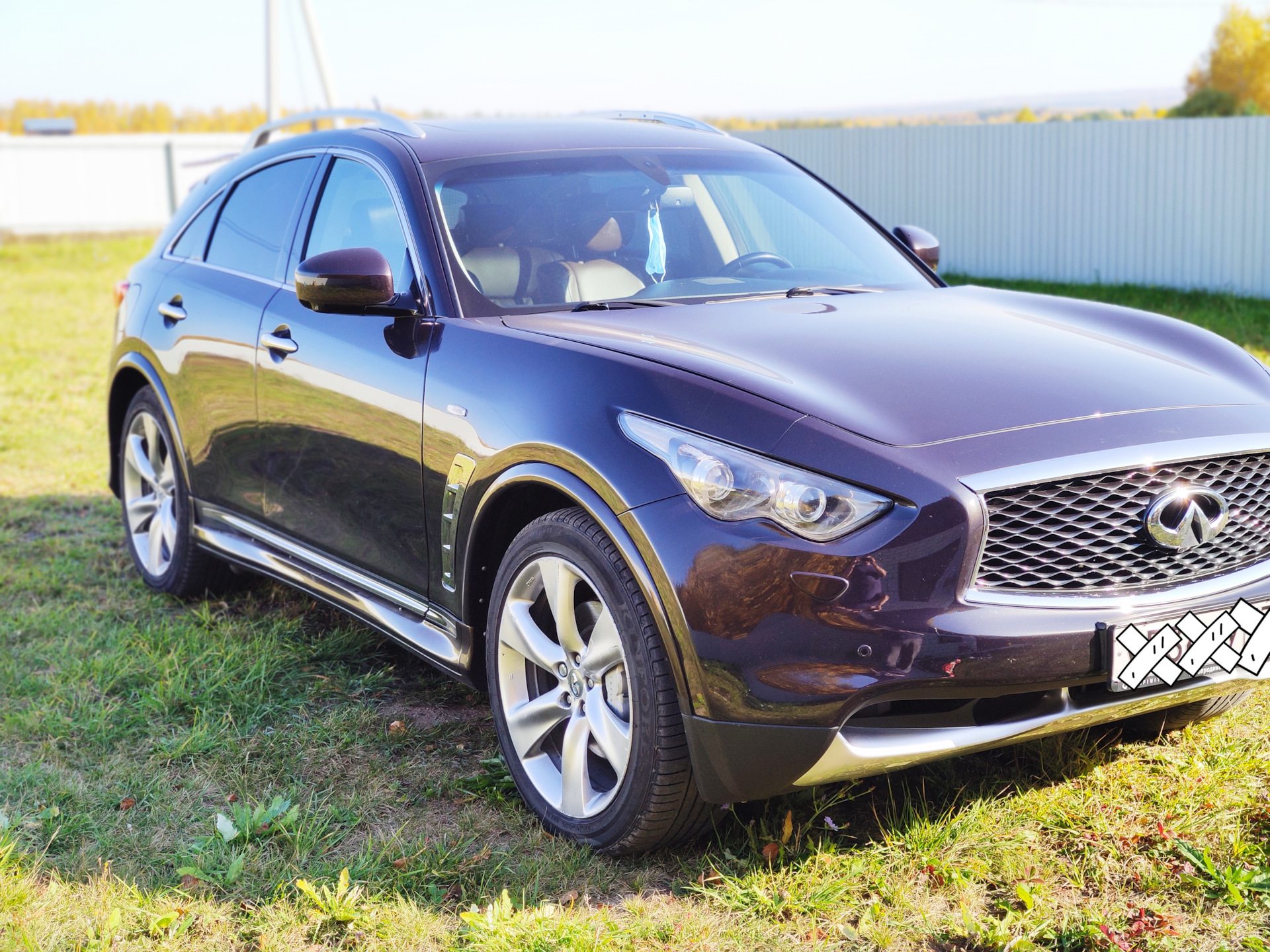 Infiniti fx50s малиновый Кэнди