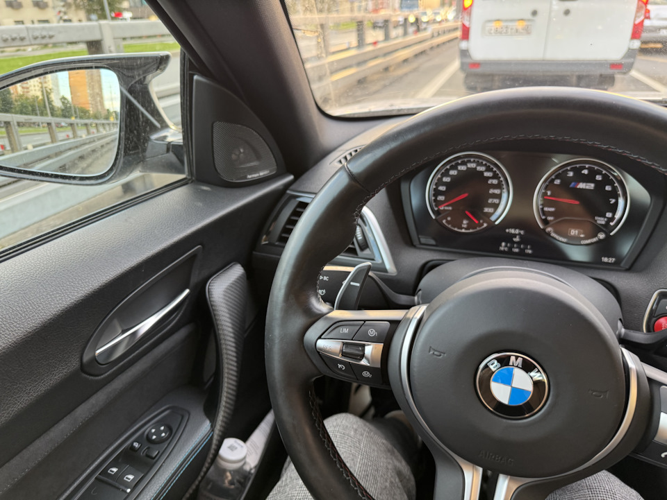 Пока ищу, передвигаюсь на М2. Весело конечно, но на контрасте отделка прям огорчает) — Porsche Panamera (2G) 971