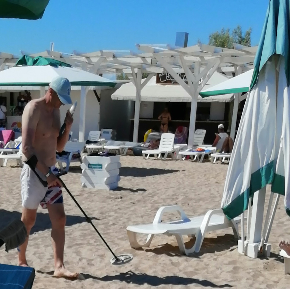 Вот такие искатели встречаются на пляже — KIA Sorento (2G)