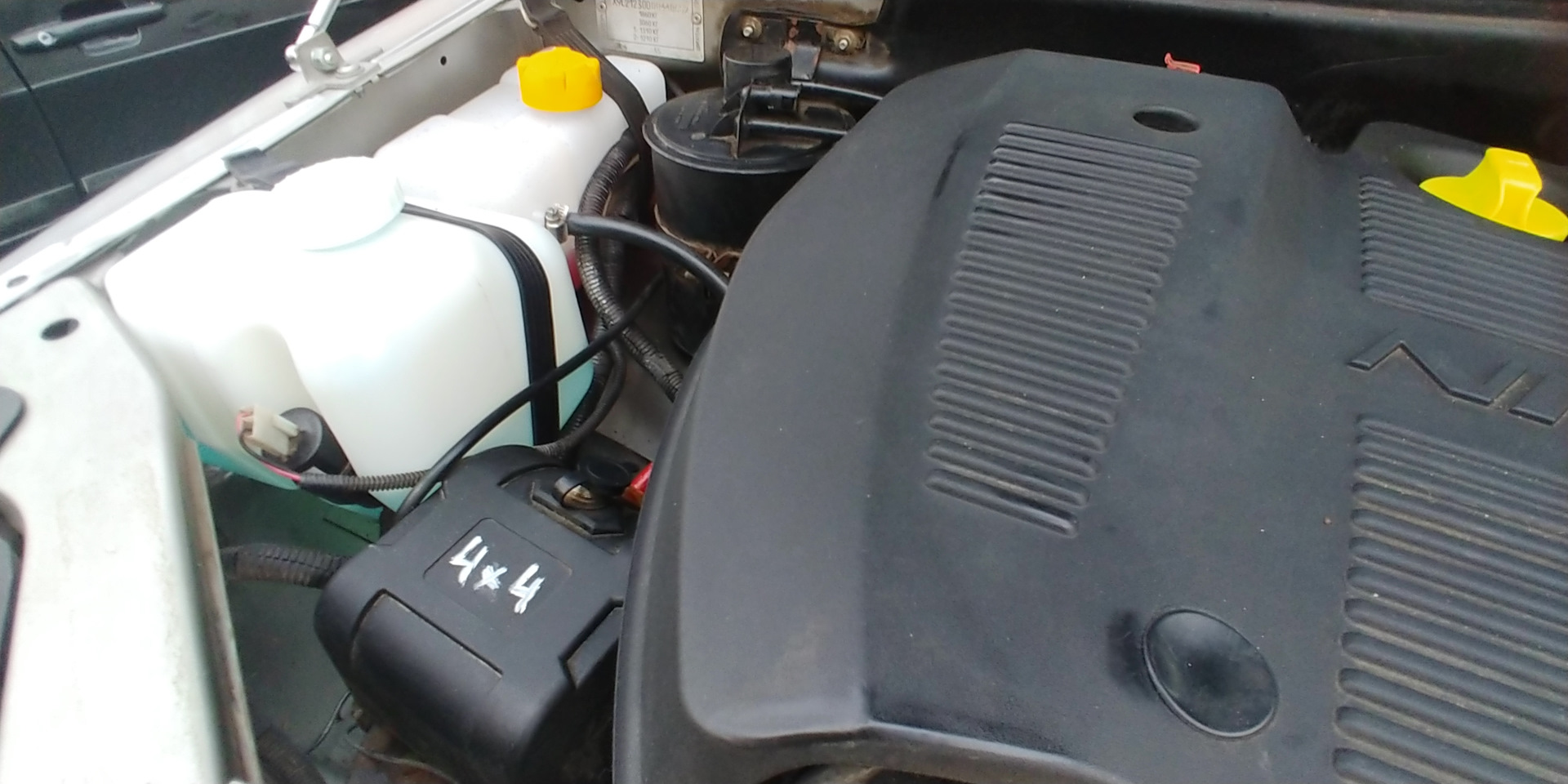 Расширительный бачок от Приоры в Ниву Шевроле — Chevrolet Niva GLX, 1,7 ...