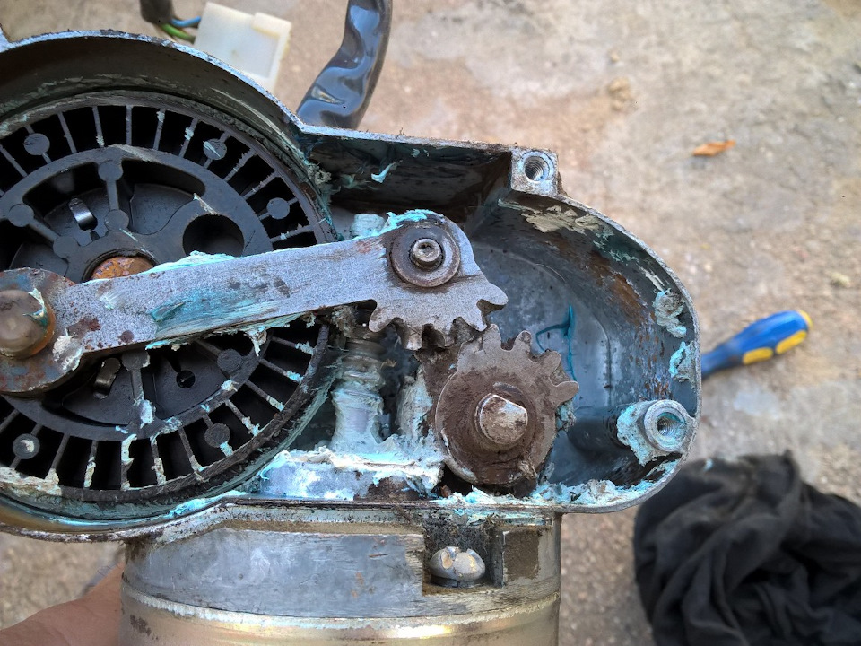 Мотор-редуктор дворника все… Хотя не все))) — ЗАЗ 1102, 1,2 л, 2003 ...