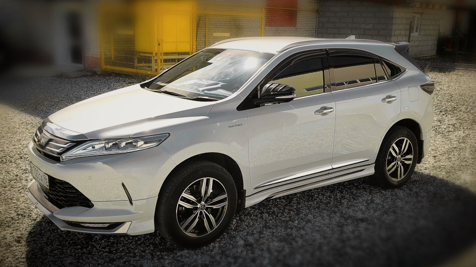 Toyota Harrier Premium 4WD PEARL DREAM
