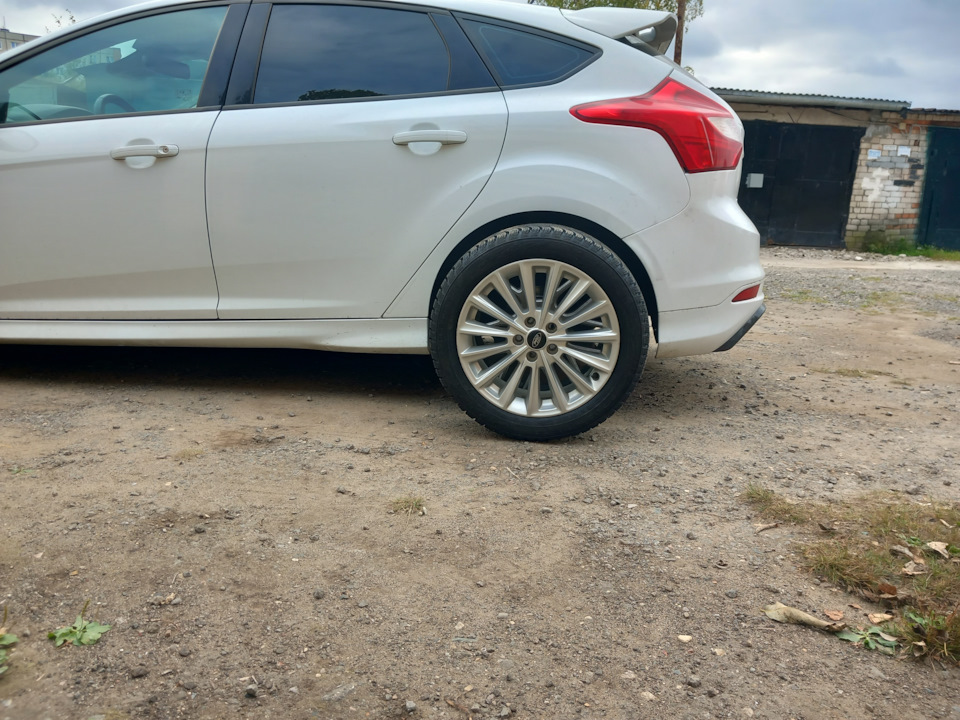 Зимние колеса. Nokian Hakkapeliitta R3 215/50 R17 Диски R17 от Форд ...