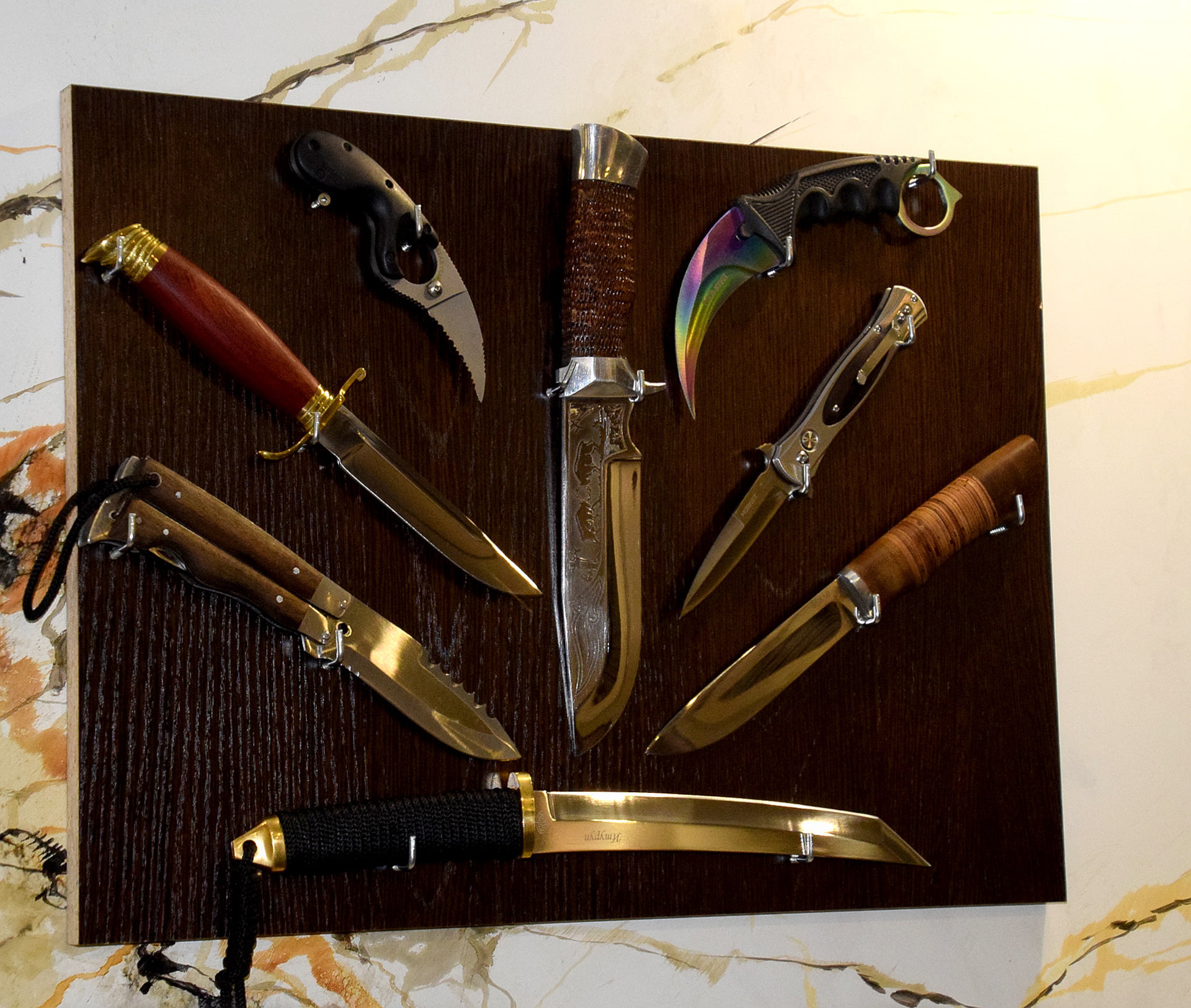 Панно для выставки коллекции ножей