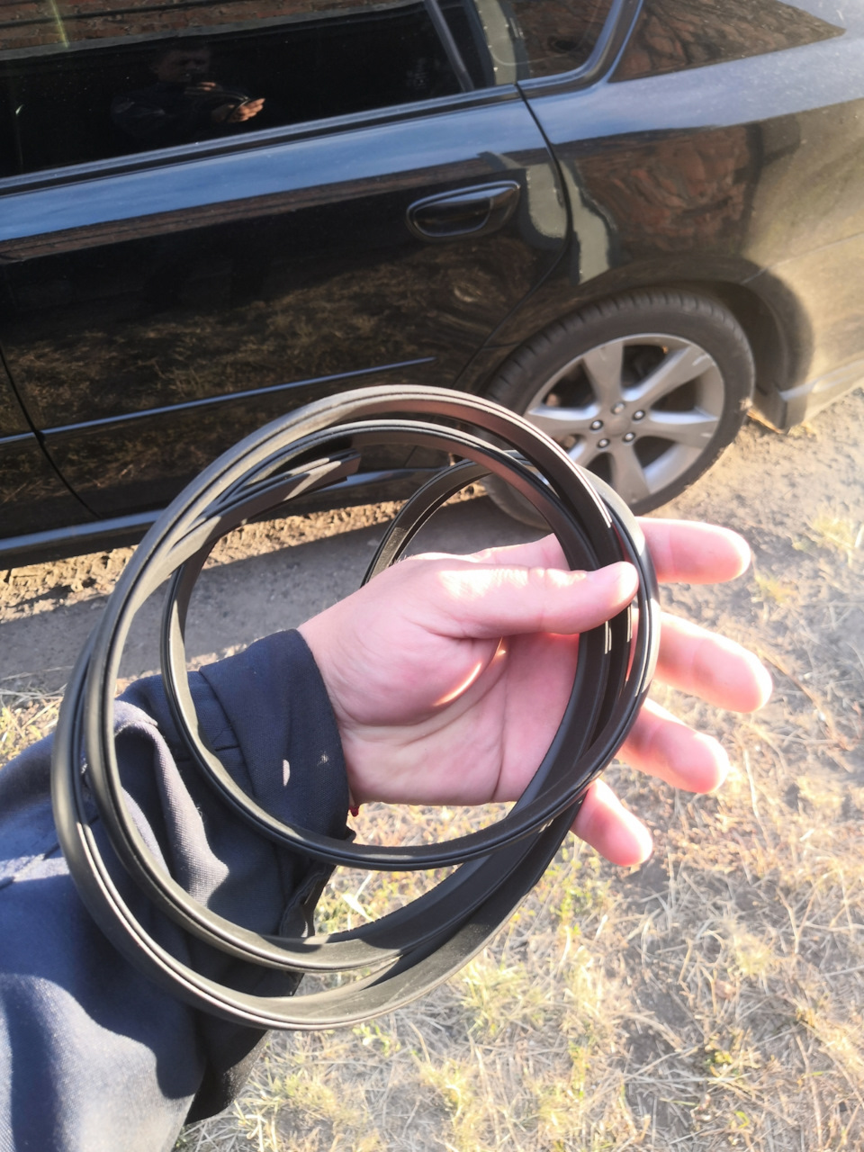 Установка новой уплотнительной резинки на жабо! — Subaru Legacy (BL/BP ...