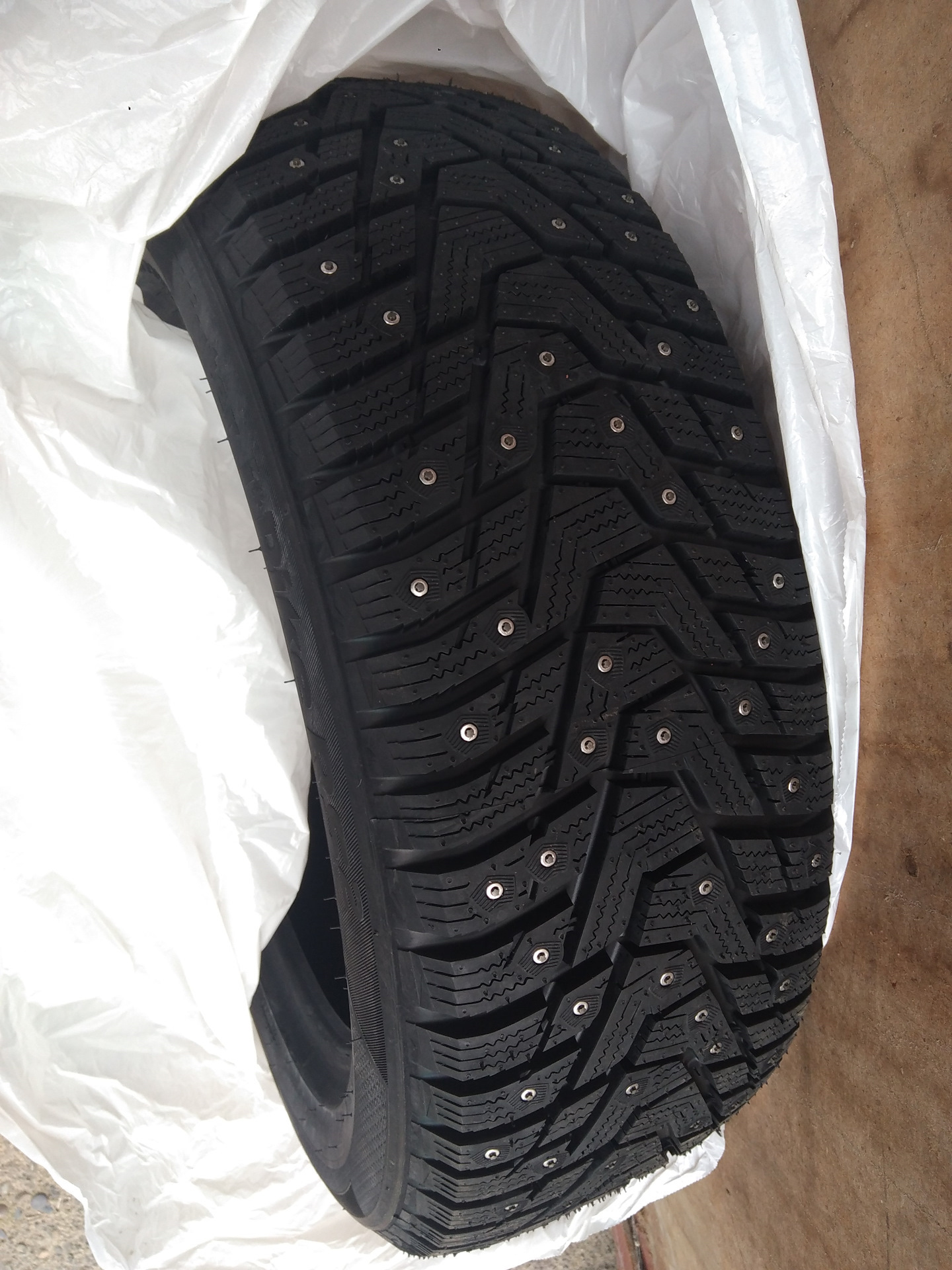 I pike rs2. Hankook Winter i'Pike rs2 w429. Hankook Winter i Pike rs2. Hankook Winter i Pike rs2 225/50r17. Ханкук 429 зима шипы.