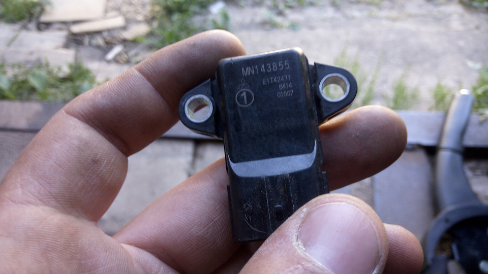 Фото в бортжурнале Mitsubishi Lancer IX. Запчасти на фото: MN143855, E1T42471