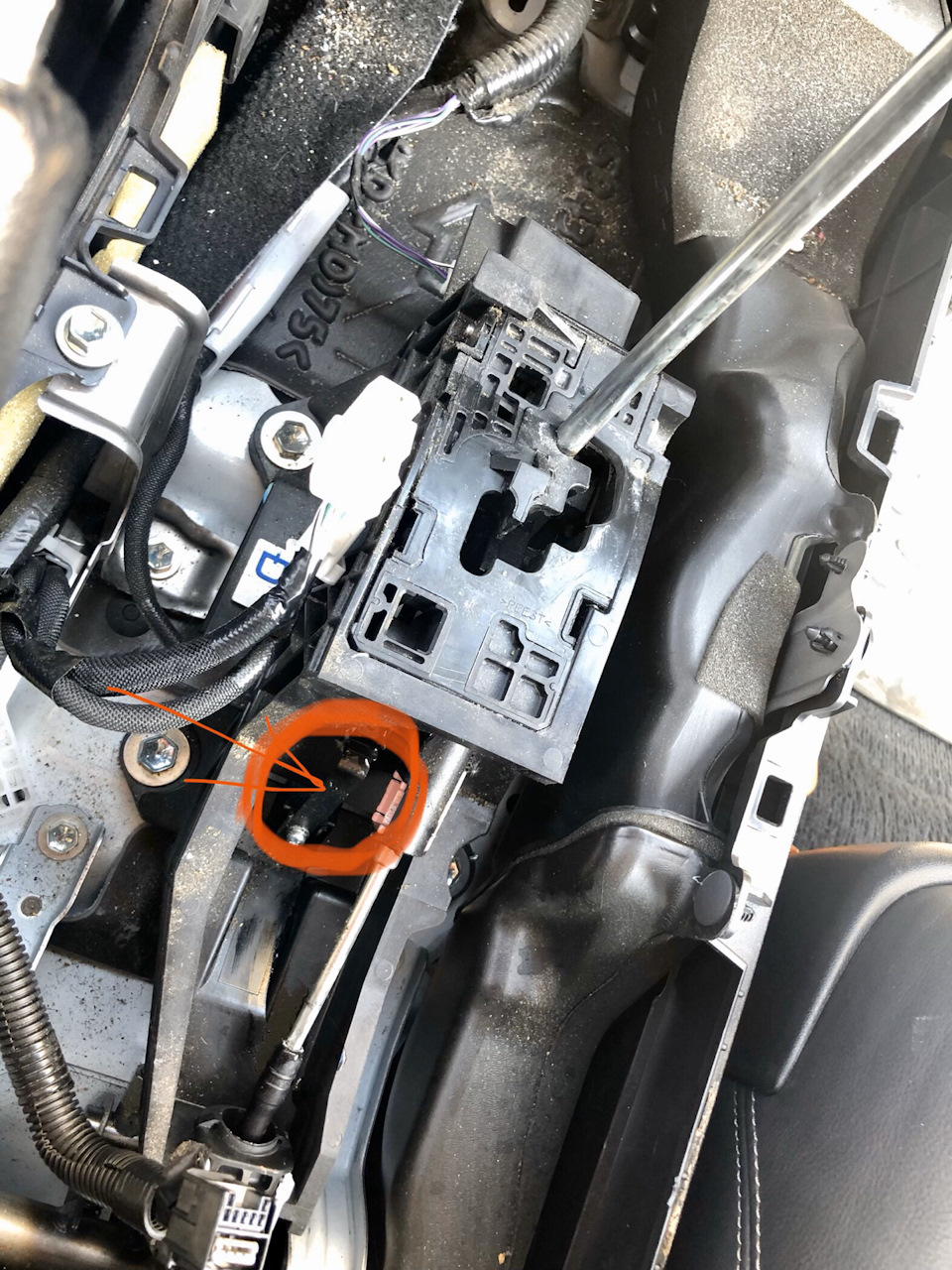 Скрип ручки АКПП — Toyota Land Cruiser Prado 150-series, 2,8 л, 2015 ...