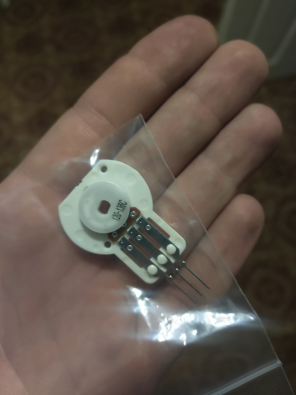 Замена потенциометра в приводе заслонки рециркуляции воздуха audi a4 b7 ...