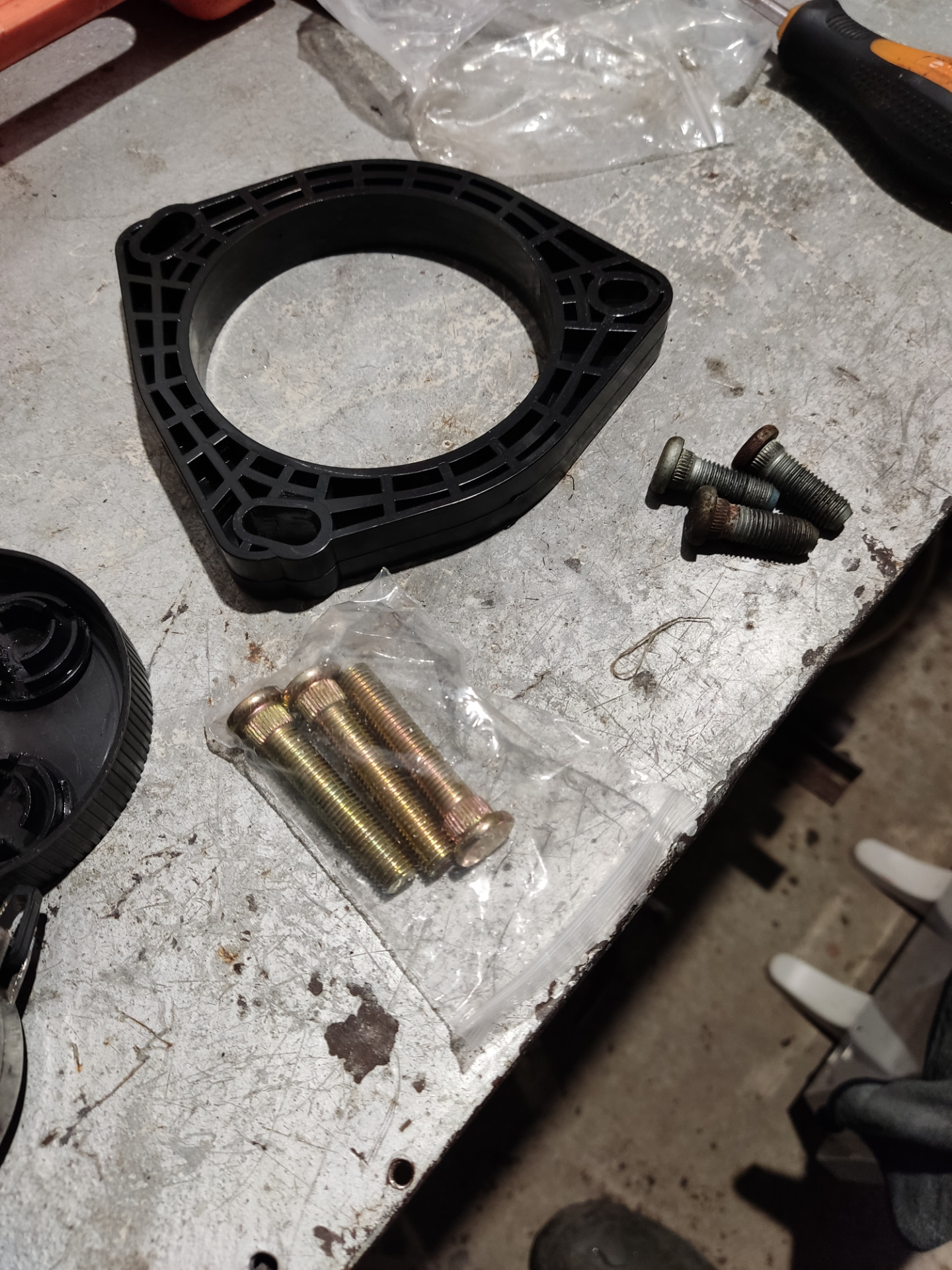 Увеличение клиренса автомобиля. Проставки на камри 40. Проставки патфайндер r51. Kia ceed проставки. Проставки на пружины для увеличения клиренса.