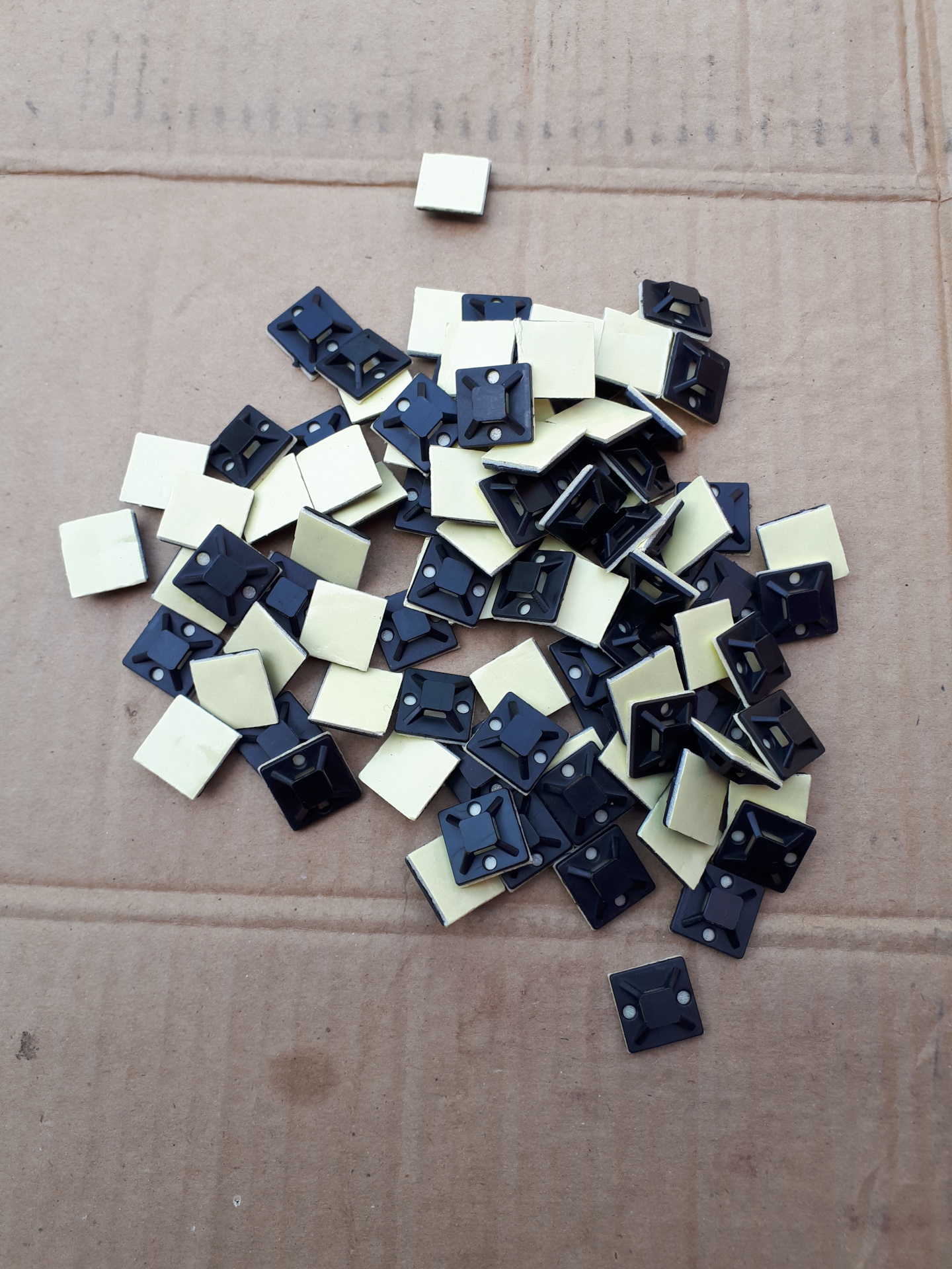 Площадка самоклеящаяся 20?20мм черная — Lada Приора седан, 1,6 л., 2017 ...