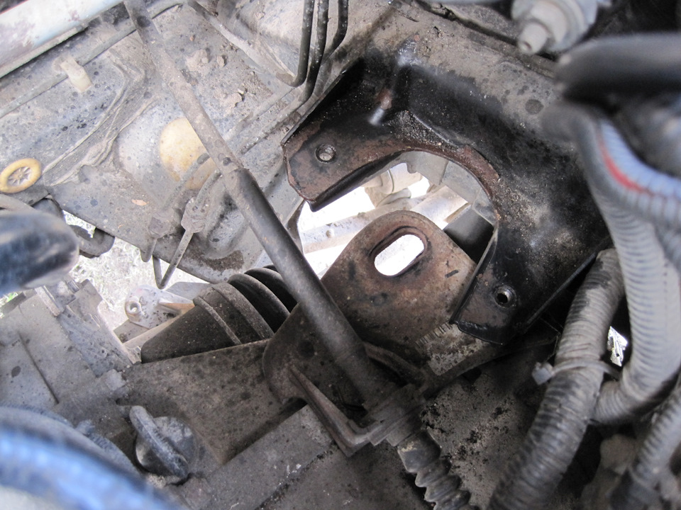 hhAAAgCUPeA 960 Как открутить подушку двигателя приора