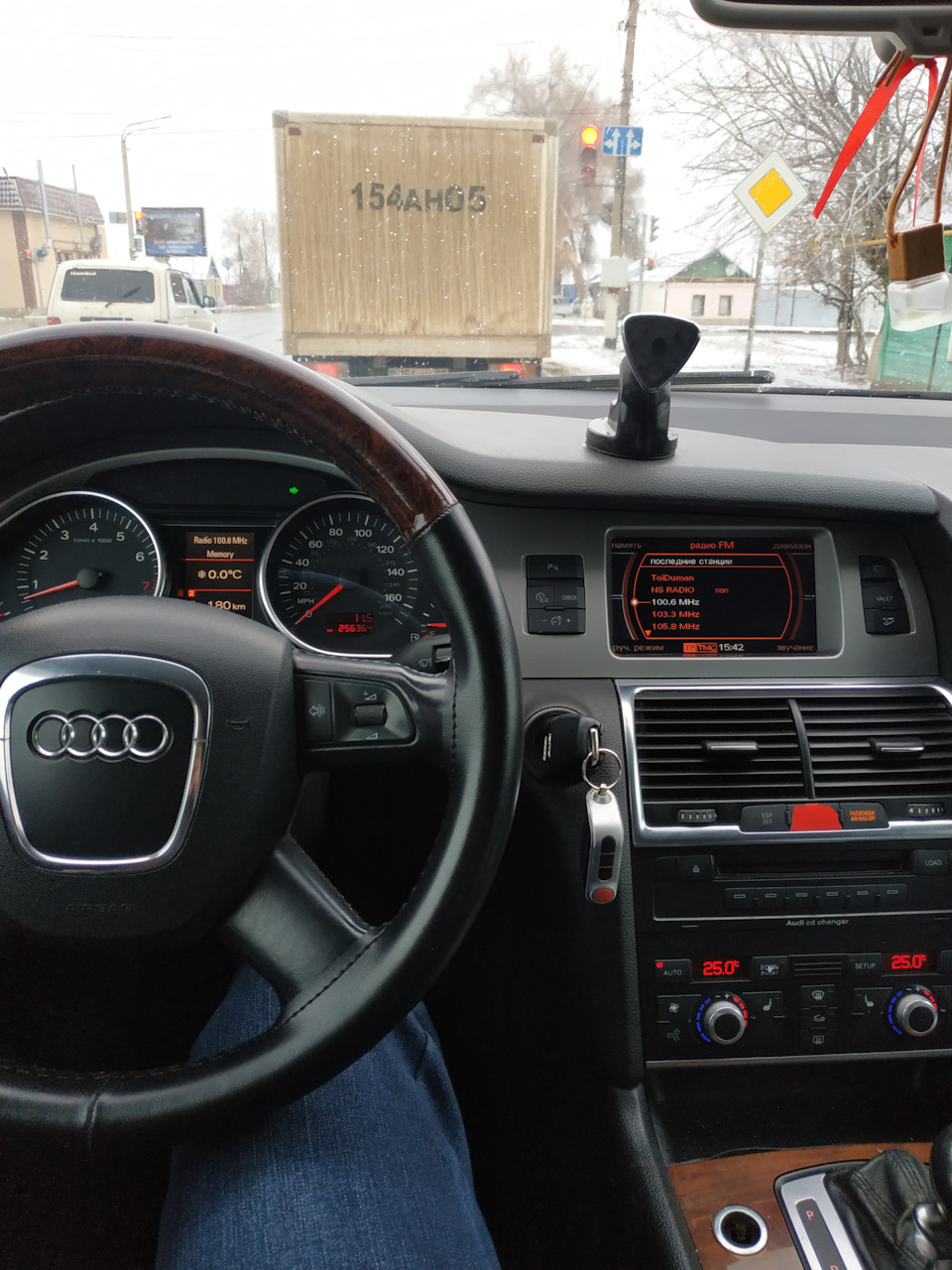 Магнитный держатель для телефона — Audi Q7 (1G), 3,6 л, 2008 года |  аксессуары | DRIVE2