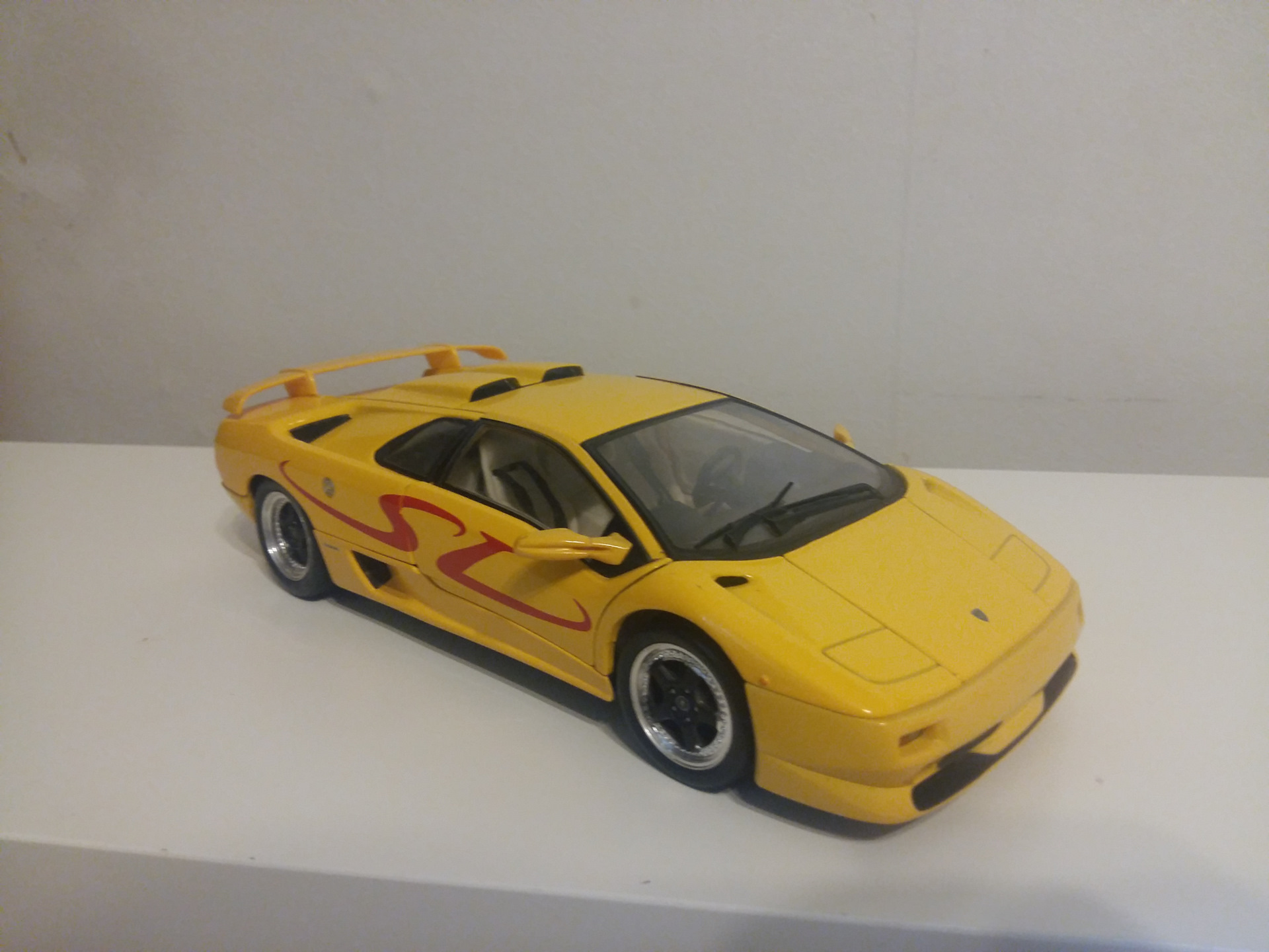 1. Lamborghini Diablo 1/18 Welly — DRIVE2