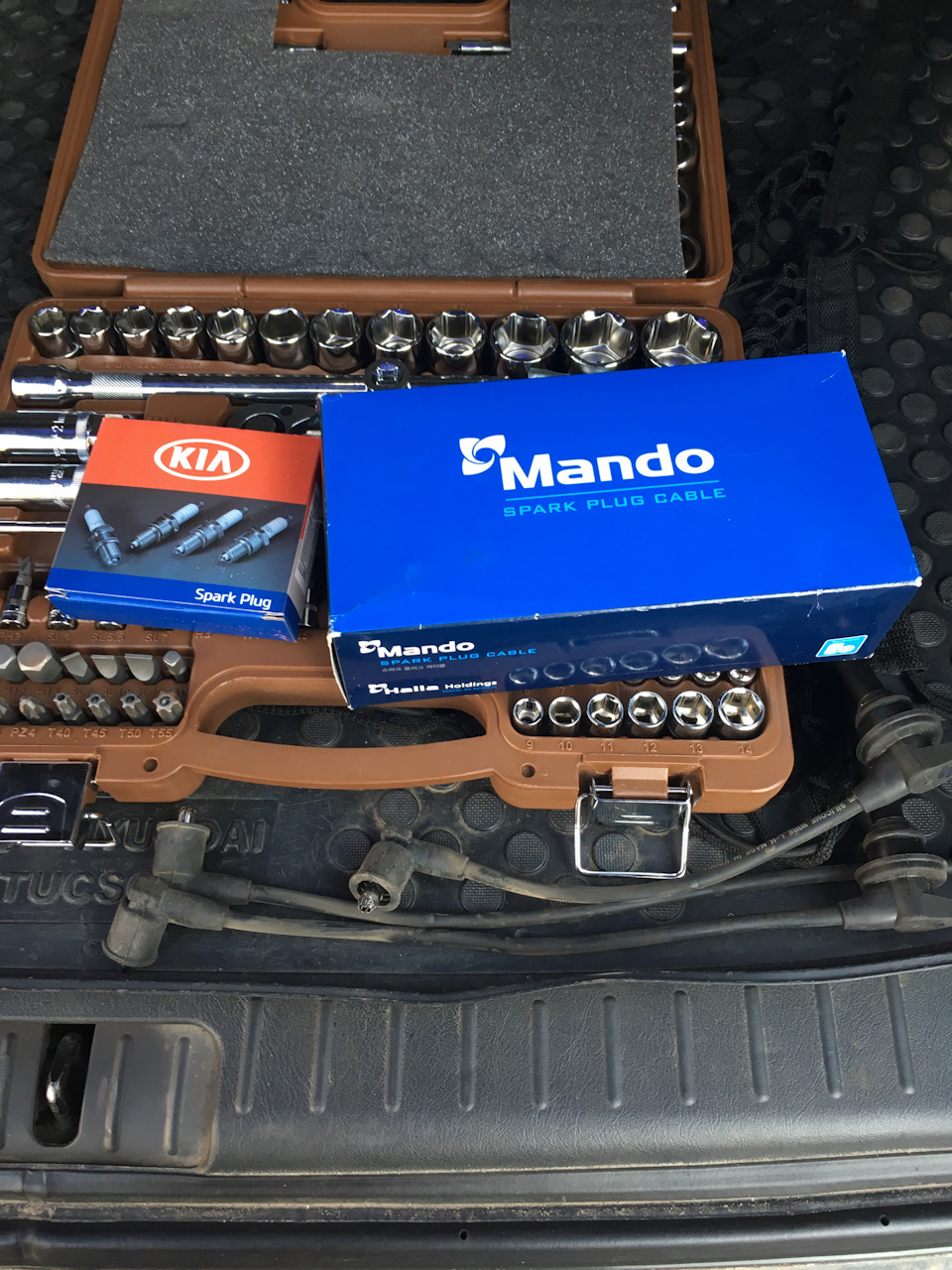 Свечи+Бронепровода — Hyundai Tucson (JM), 2 л, 2005 года расходники