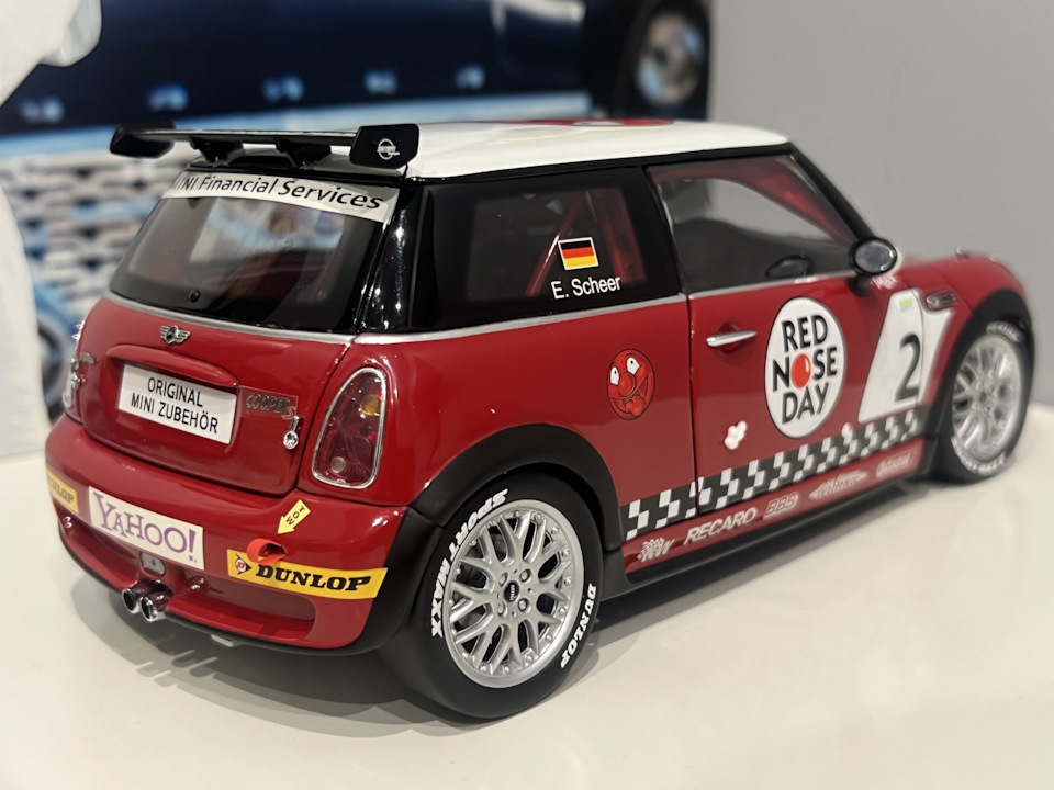 京商 ミニクーパー1/18 RED NOSE DAY 1/18 Kyosho Mini Cooper S