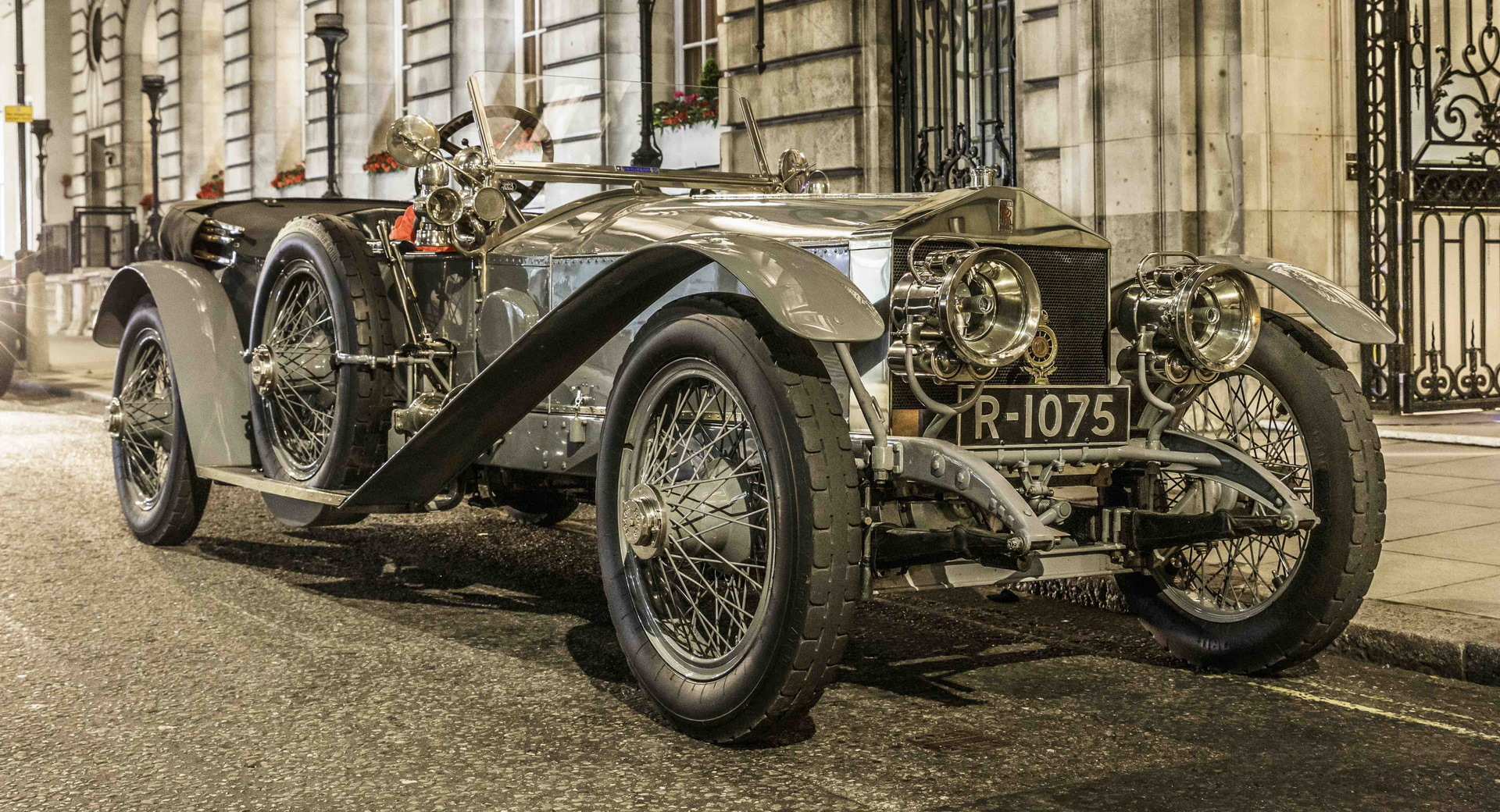 110-летний Rolls-Royce Silver Ghost воссоздает рекордную гонку из Лондона в  Эдинбург — DRIVE2