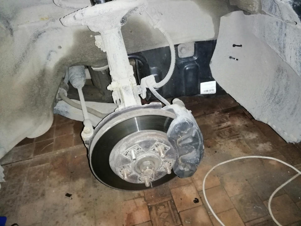Заливная горловина матиз артикул. hlu4qSLg1HhZzI5ImeFz8J6HNrU 960. Заливная горловина матиз артикул фото. Заливная горловина матиз артикул-hlu4qSLg1HhZzI5ImeFz8J6HNrU 960. картинка Заливная горловина матиз артикул. картинка hlu4qSLg1HhZzI5ImeFz8J6HNrU 960. Всем бобра!)Начнём с EVAP.Коли в прошивке мы эту фигню отключили, то в машине у нас продолжает это гомно висеть… Под капотом удаление EVAP задача простая — снимаем электромагнитный клапан, его трубочки, глушим отверстие во впуске под него и глушим трубку идущую от бензобака — она металлическая идёт вместе с подачей и обраткой. По хорошему её тоже можно снять, но у меня родилась идея как её в будущем использовать, поэтому я её просто заткнул шлангом с болтиком с двух сторон, что бы в неё не попадали вода и мусор.А теперь переходим к бензобаку… Что бы снять EVAP от туда нам нужно открутить бензобак, по другому к этой фигне не подлезть =(