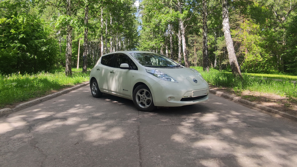 Nissan Leaf правый руль