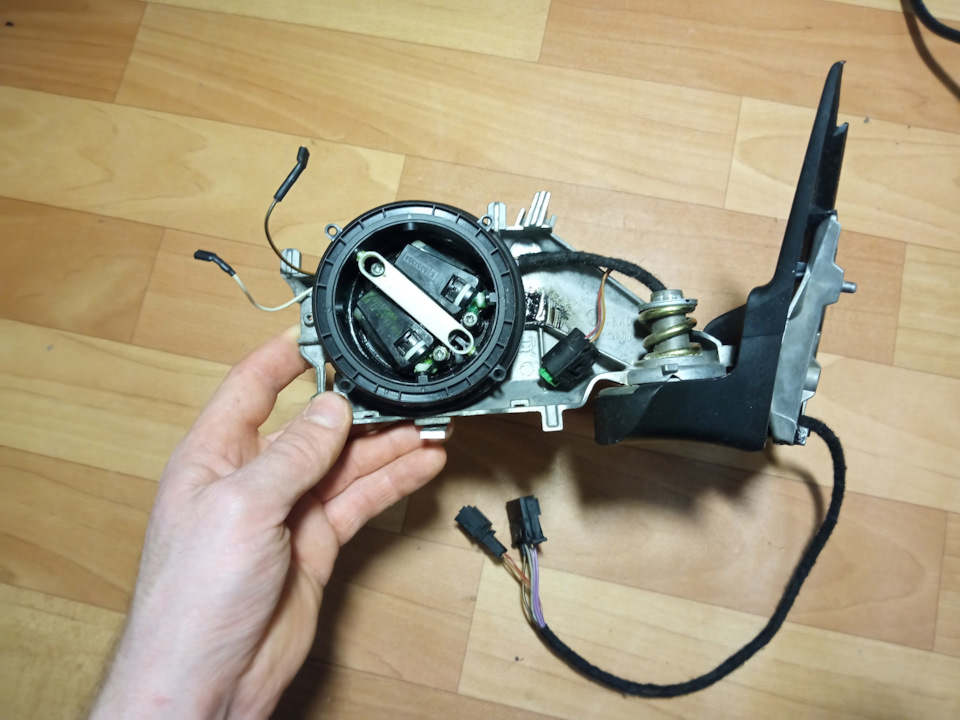 Боковое левое зеркало на Volkswagen Passat B5, Skoda Superb Mk1. Б/у ...