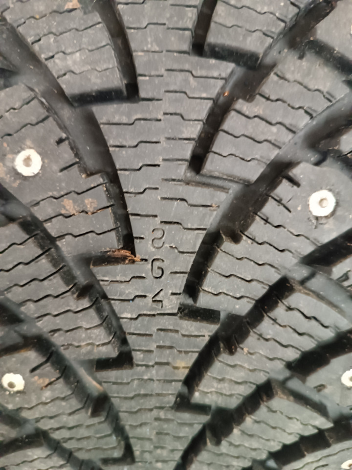 Шины зимние шипованные Nokian 225/50 R17, литые диски 7Jx17 ET45 5x112 ...