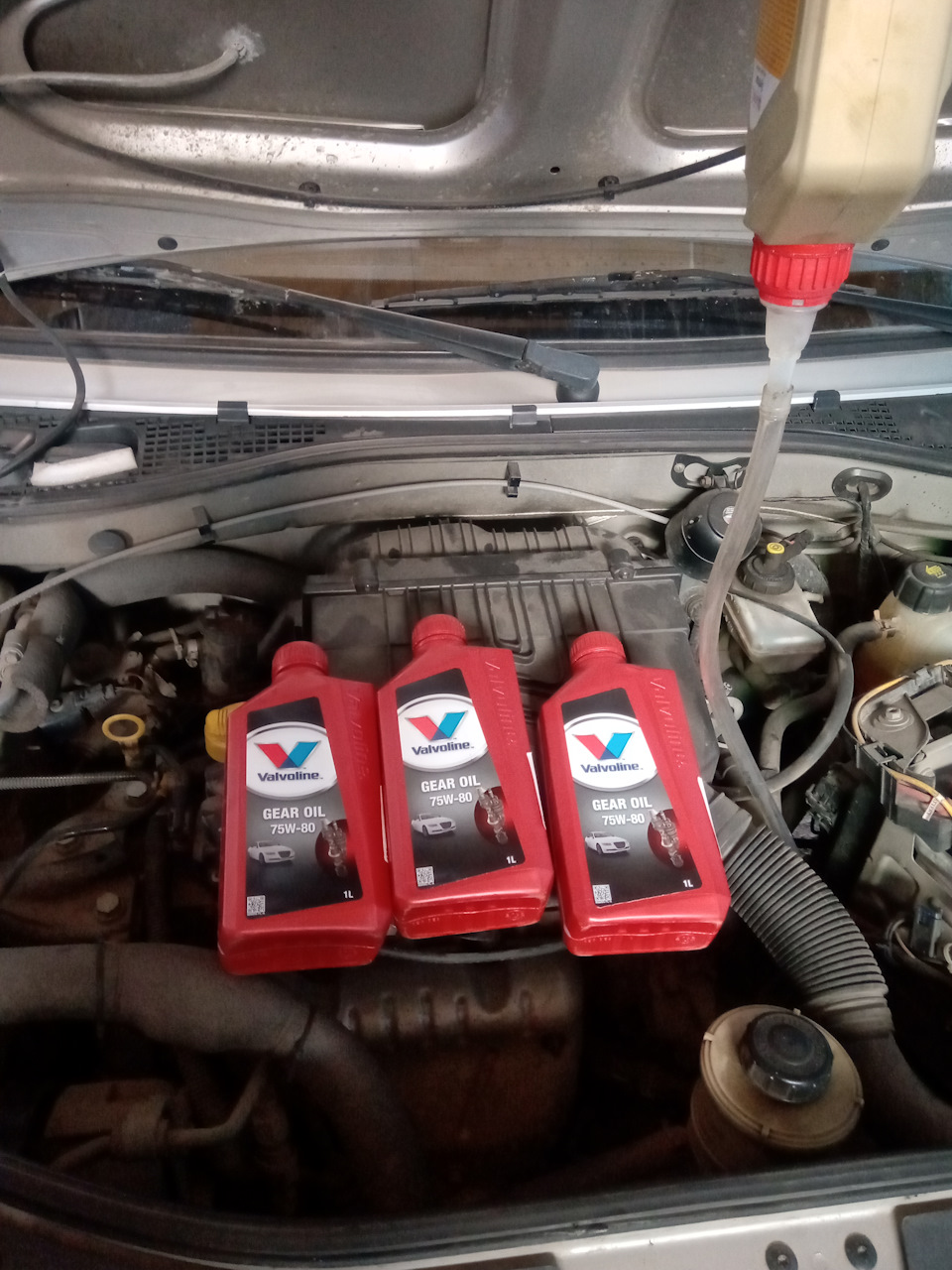 Замена масла в КПП Логан фаза 2. Valvoline GEAR OIL 75W80 — Renault Logan  (1G), 1,6 л, 2012 года | плановое ТО | DRIVE2