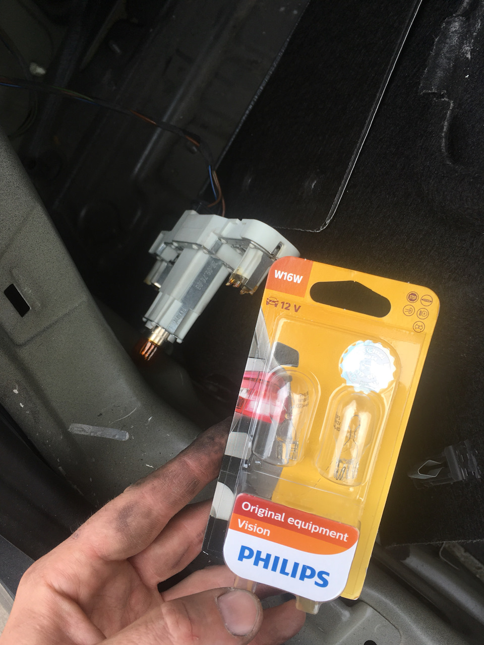 Замена лампочек в задних фарах и диоды в габариты передних фар ...