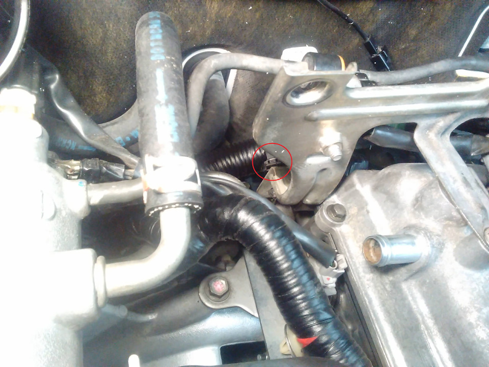 Эта коса, собственно говоря, представляет из себя три фишки на катушки, одну фишку на датчик ОЖ, одну фишку на клапан байпаса и фишку на первую лямбду. По-моему, больше из этого участка косы ничего не выходит. — Suzuki Jimny (1G)