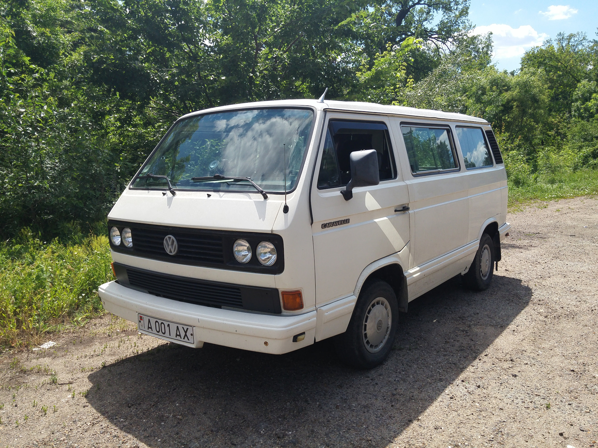 VW Caravelle красно белый