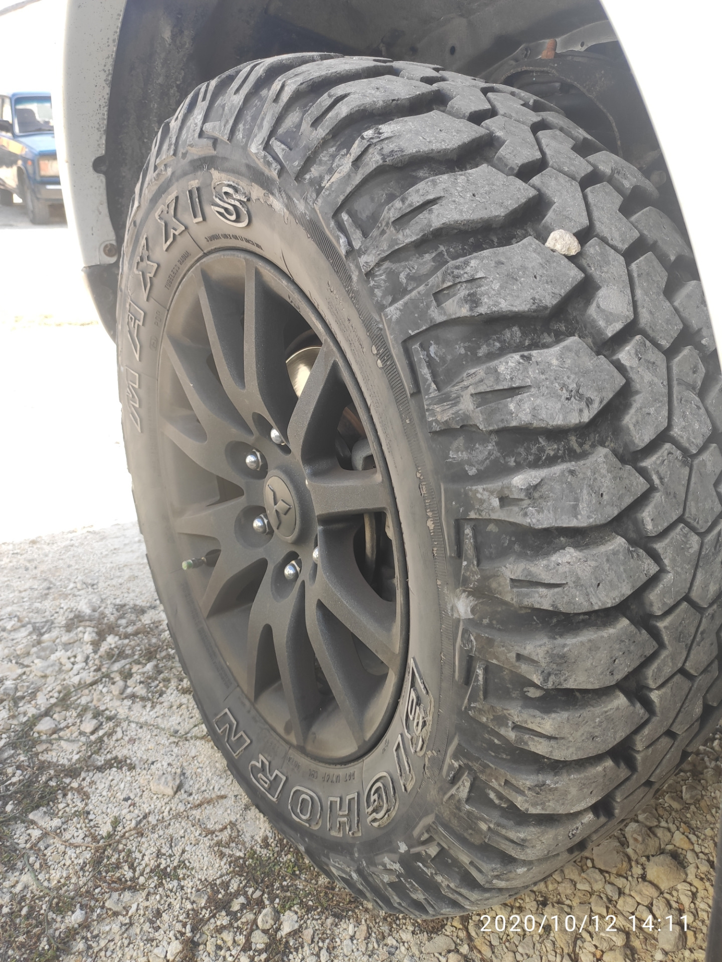 Резина maxxis r17. Резина Максис Бигхорн 285/65 r17. Pajero 2 Maxxis. Maxxis шины на Паджеро спорт 2. Шины Максис на Паджеро спорт.