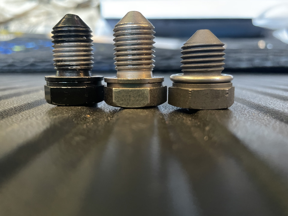 1-с завода; 2-от ОД на ТО1; 3-собрал сам, после того как протекла 2я))) — Skoda Octavia A8 Mk4