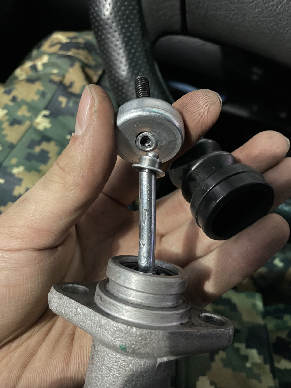 Сломался шток главного цилиндра сцепления — Audi 100 (C4), 2,6 л, 1993 ...