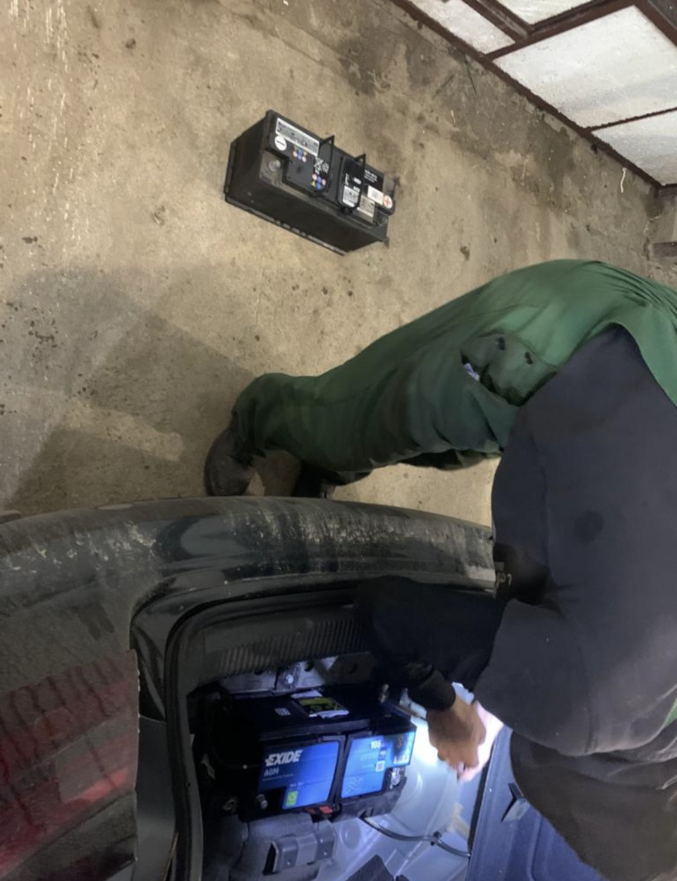 24. Замена аккумулятора AGM Ауди А6 С7 2.8 и отключение Start\\Stop ...