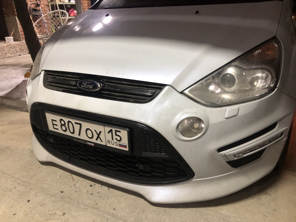 Приклеил эмблемау на передок — Ford S-Max (1G), 2 л, 2012 года ...