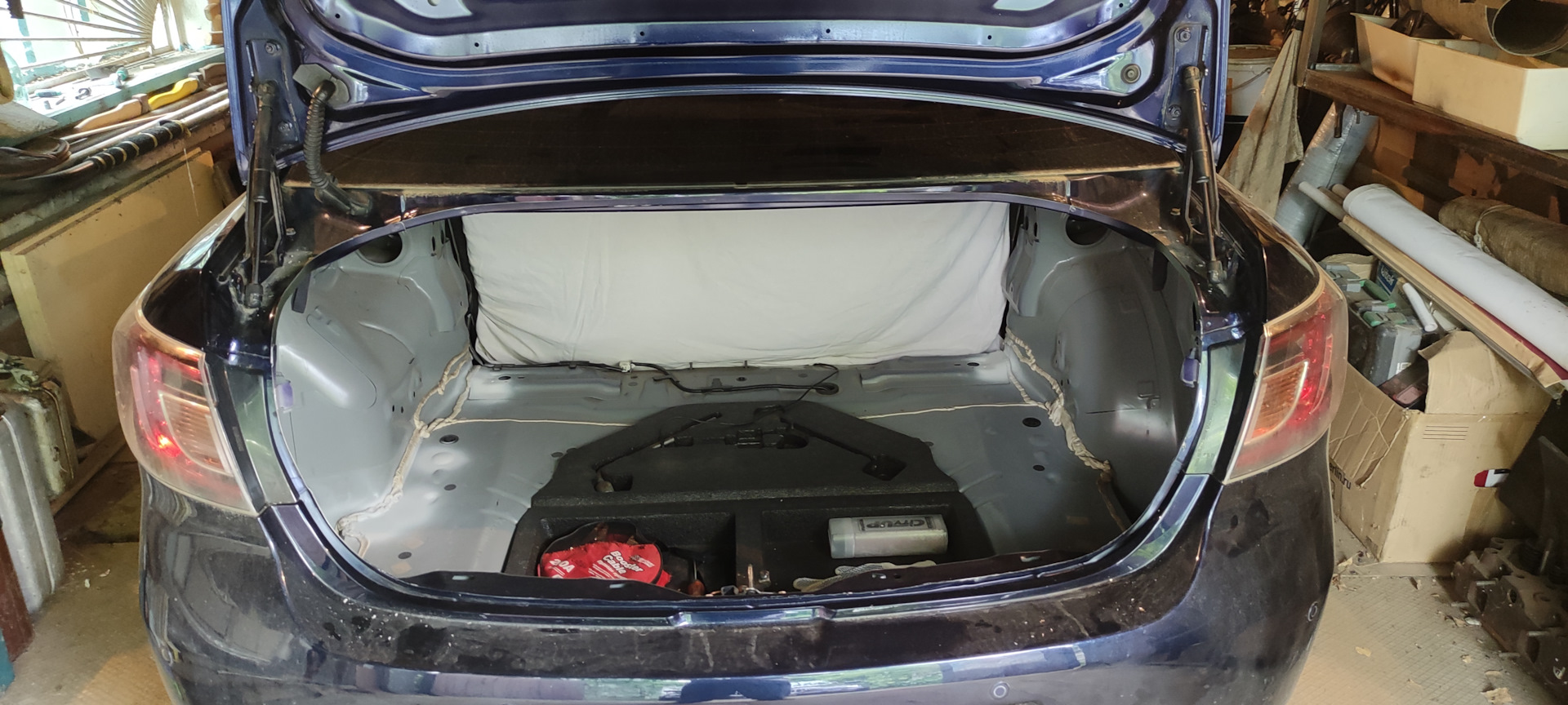 Капитальная уборка в багажнике — Mazda 6 (2G) GH, 2,5 л, 2008 года ...