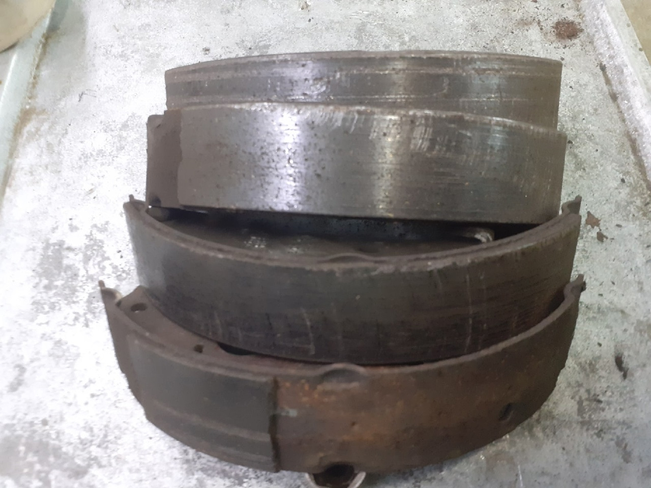 Задние колодки — Lada Ларгус, 1,6 л, 2014 года | расходники | DRIVE2