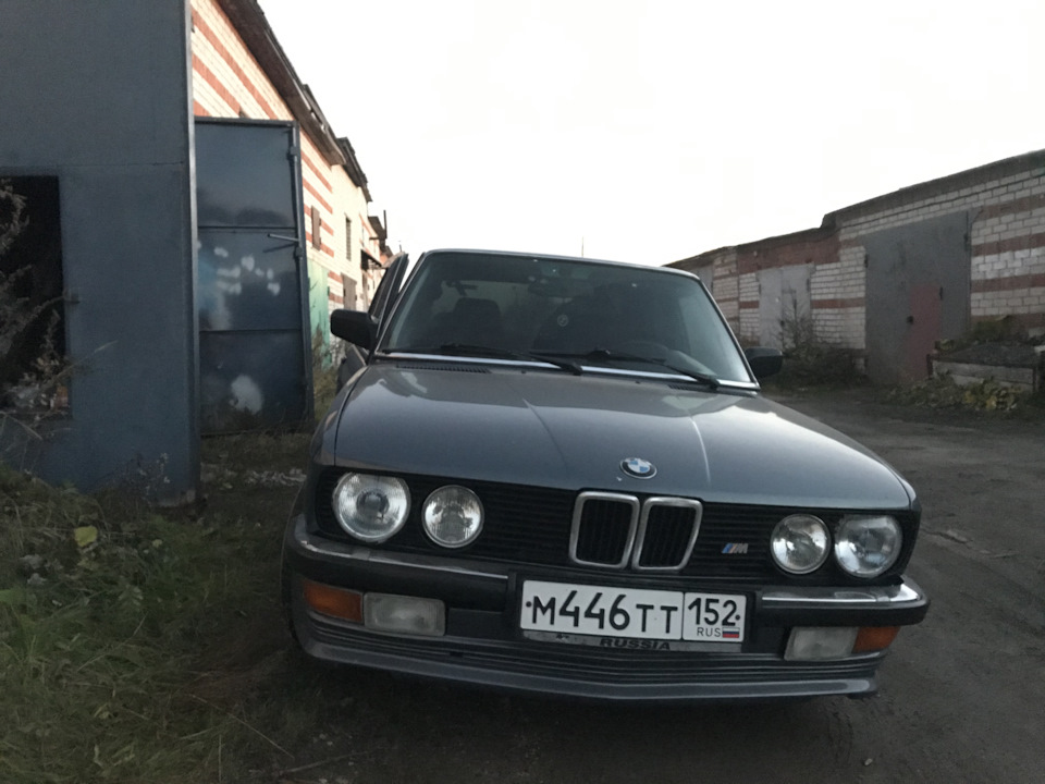 Замена ходовых огней на противотуманки — BMW 5 series (E28), 2,4 л ...