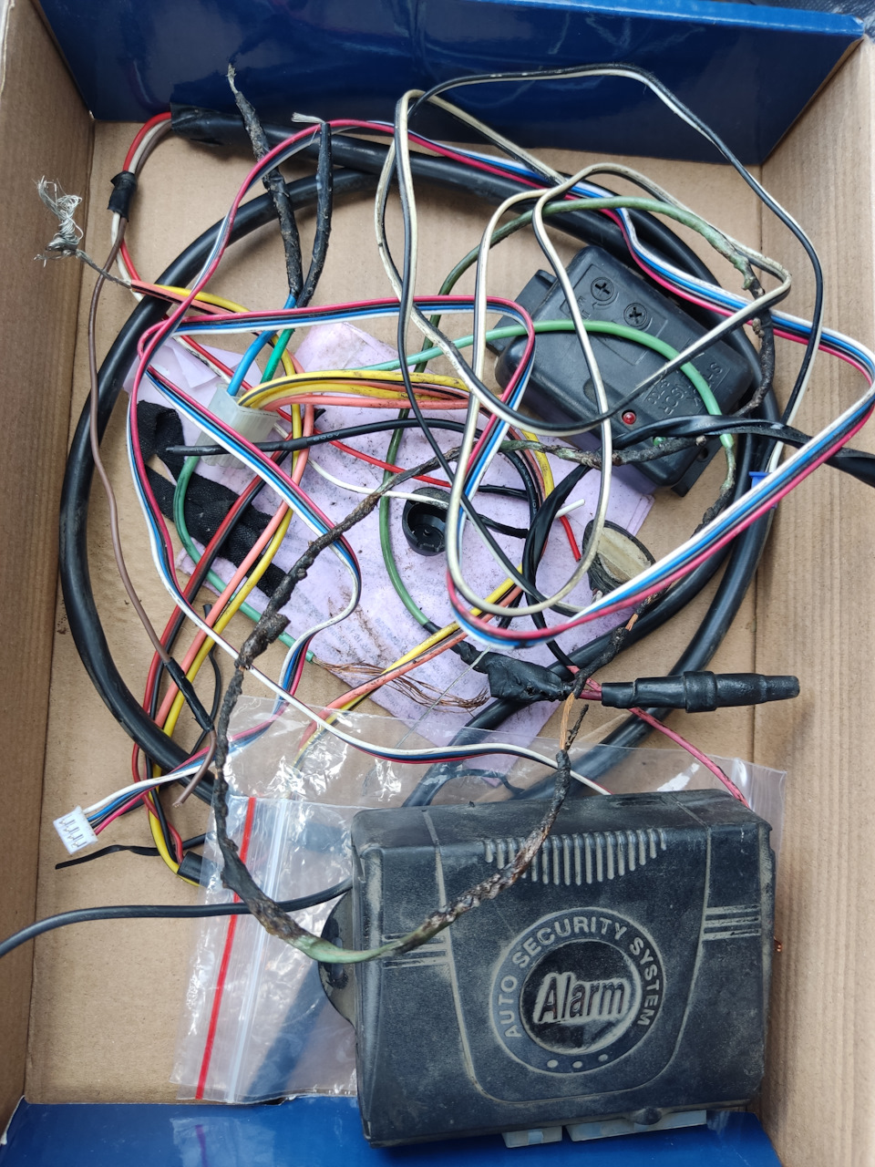 Установка Автосигнализаций — Audi A4 (B5), 1,6 Л, 1997 Года.