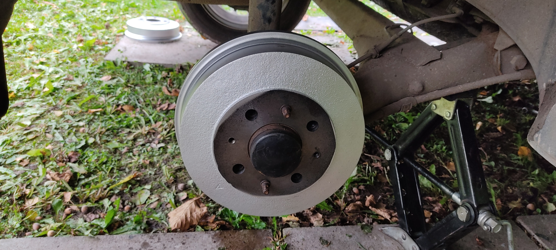 Замена тормозных барабанов. — Lada Приора хэтчбек, 1,6 л, 2009 года ...