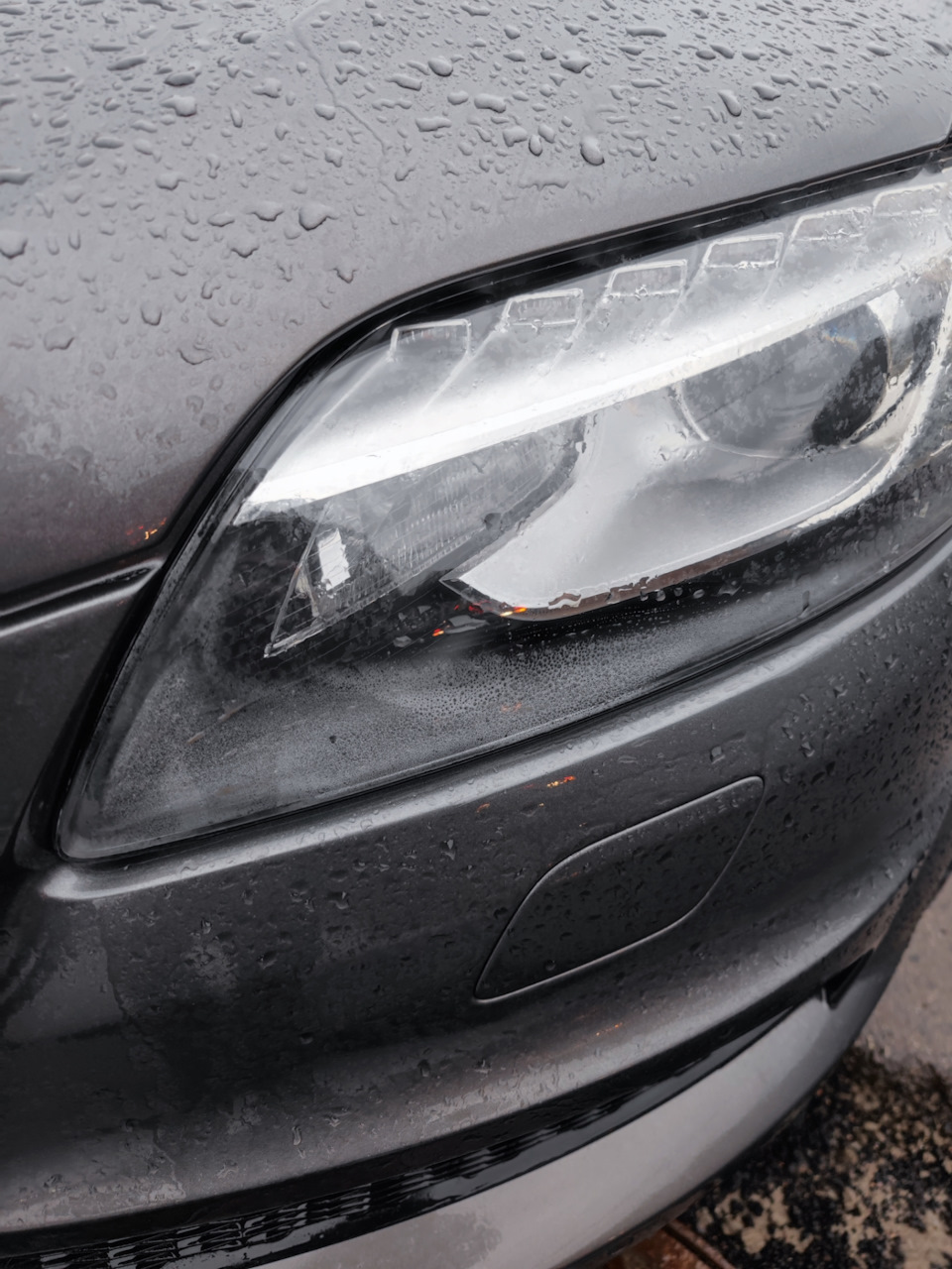 Запотели фары 🤔 — Audi Q7 (1G), 3,6 л, 2007 года | наблюдение | DRIVE2